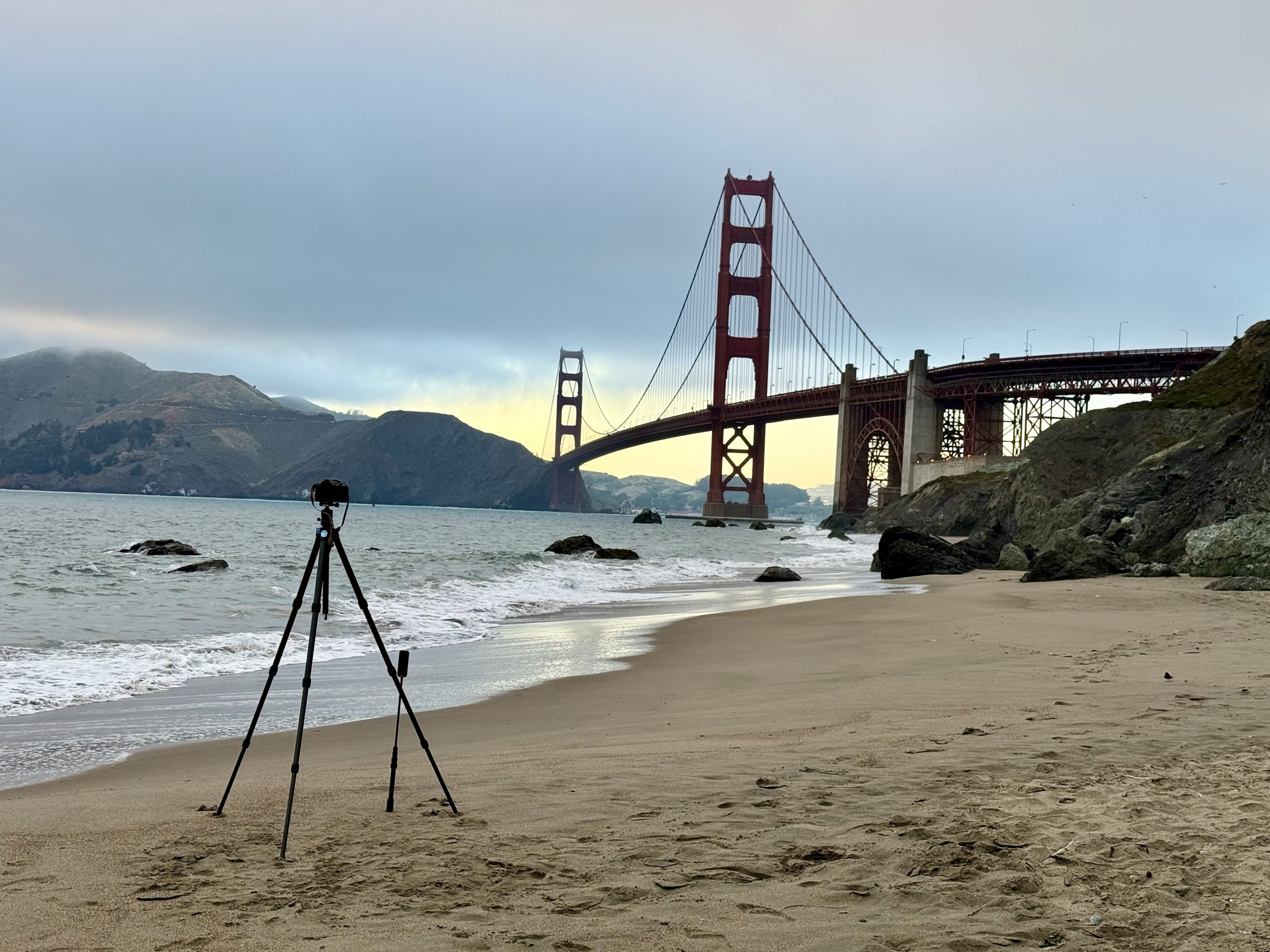 The Golden Gate Bridge on an overcast day, traffic crossing